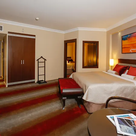 Almira Thermal & Convention Center מלון