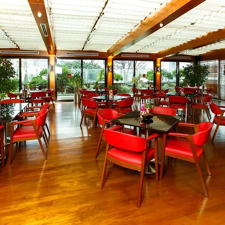 Almira Thermal & Convention Center מלון