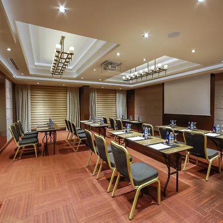 Almira Thermal & Convention Center מלון