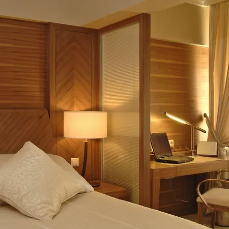 Almira Thermal & Convention Center מלון